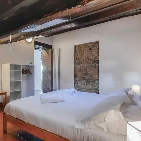 Domus Tempio Deluxe, Centro *